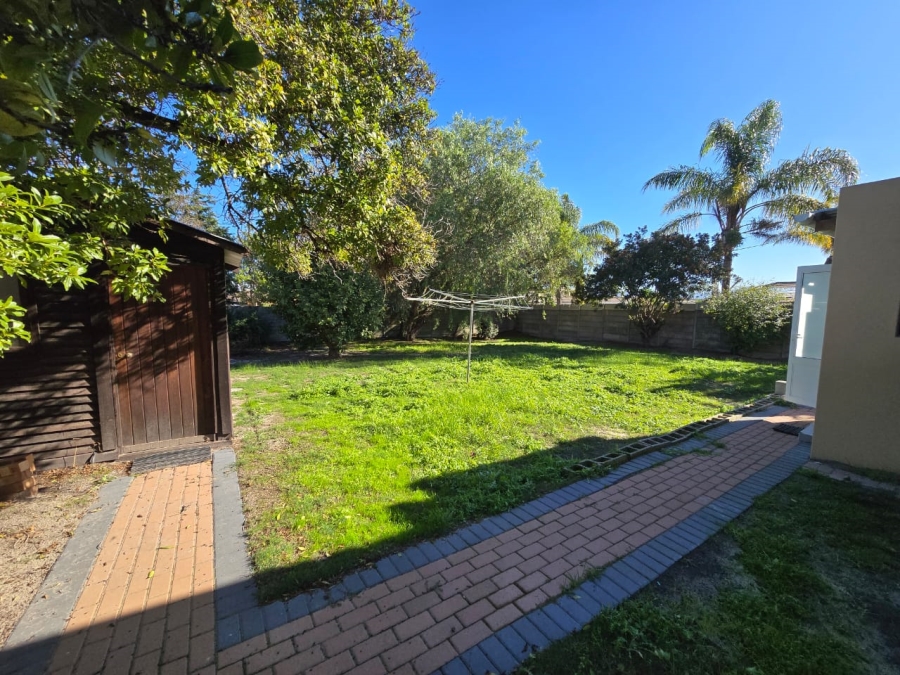 To Let 3 Bedroom Property for Rent in Protea Heights Western Cape